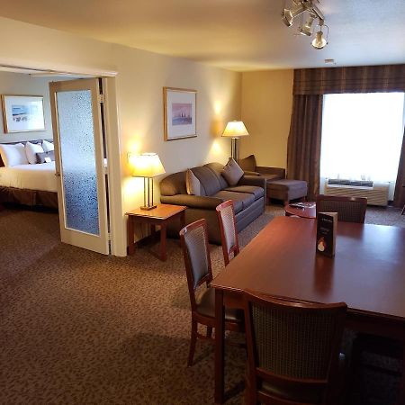 Wingate By Wyndham - Edmonton West Hotel Bagian luar foto