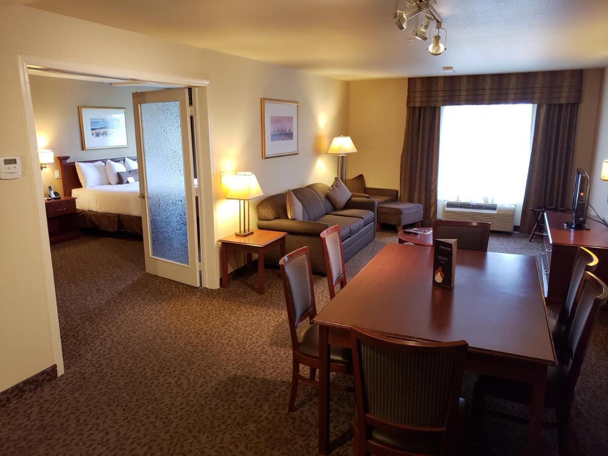 Wingate By Wyndham - Edmonton West Hotel Bagian luar foto