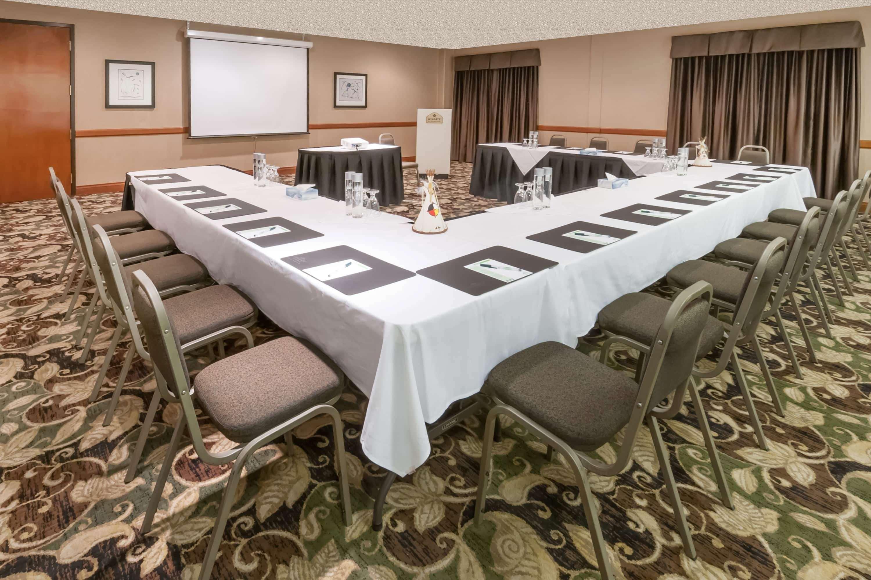 Wingate By Wyndham - Edmonton West Hotel Bagian luar foto