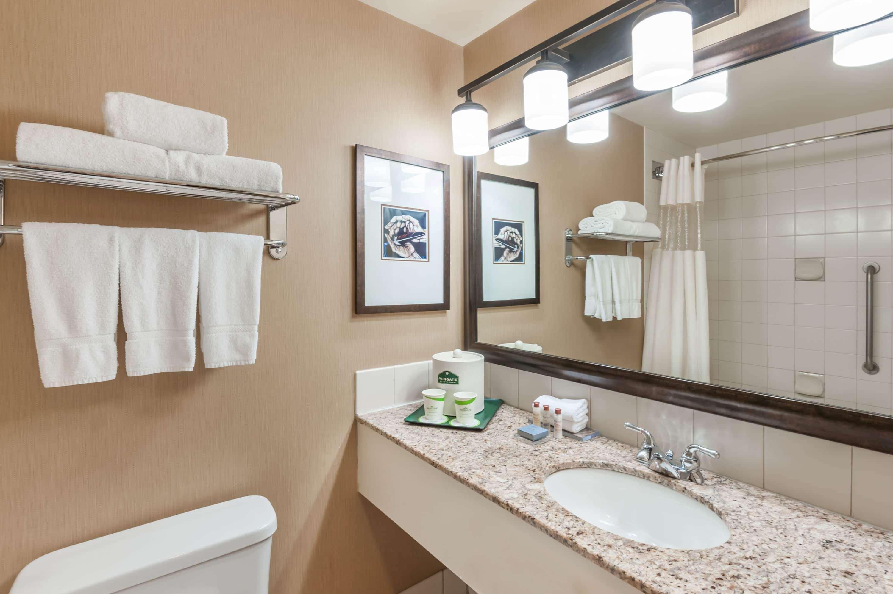 Wingate By Wyndham - Edmonton West Hotel Bagian luar foto