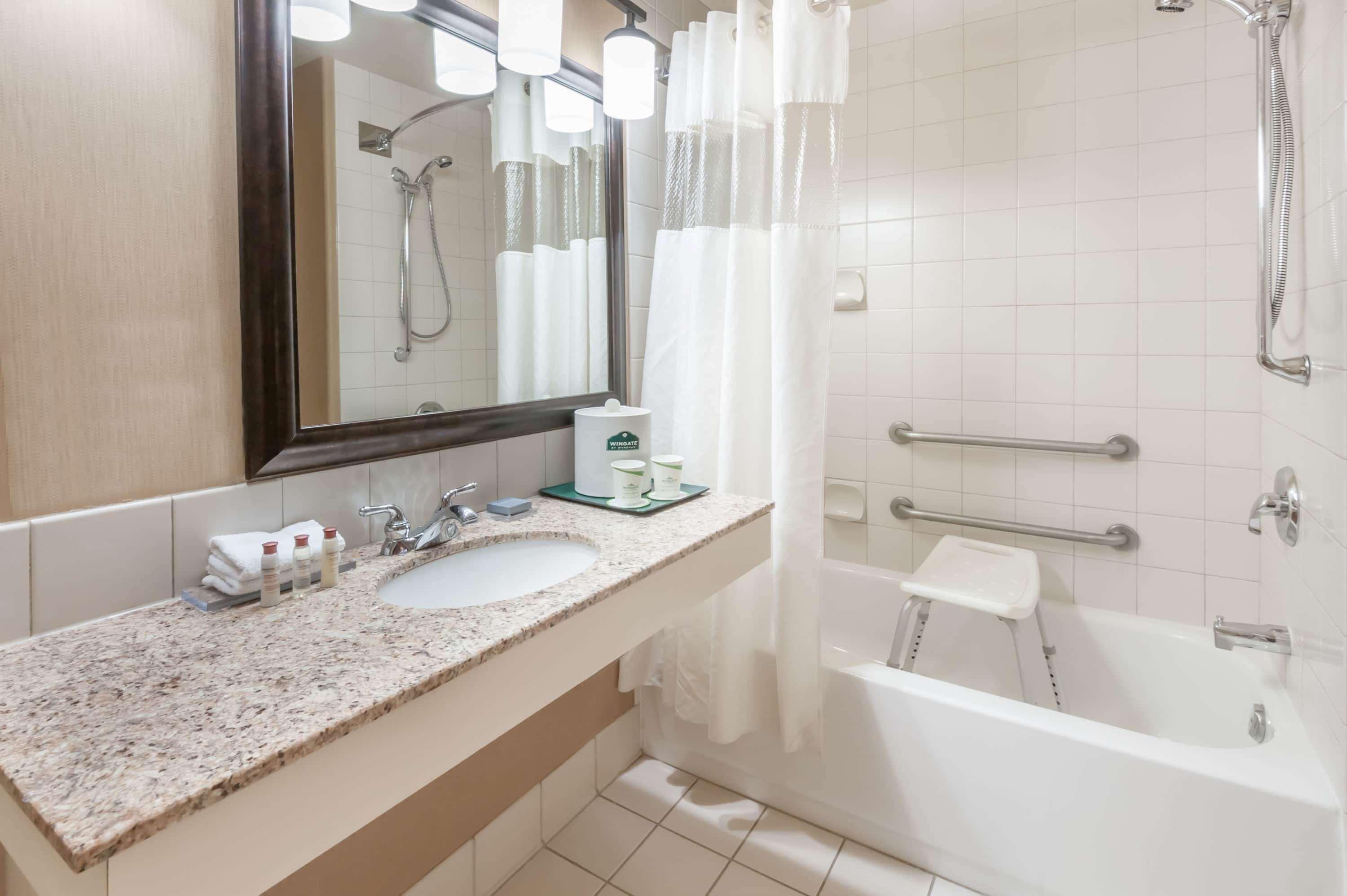 Wingate By Wyndham - Edmonton West Hotel Bagian luar foto