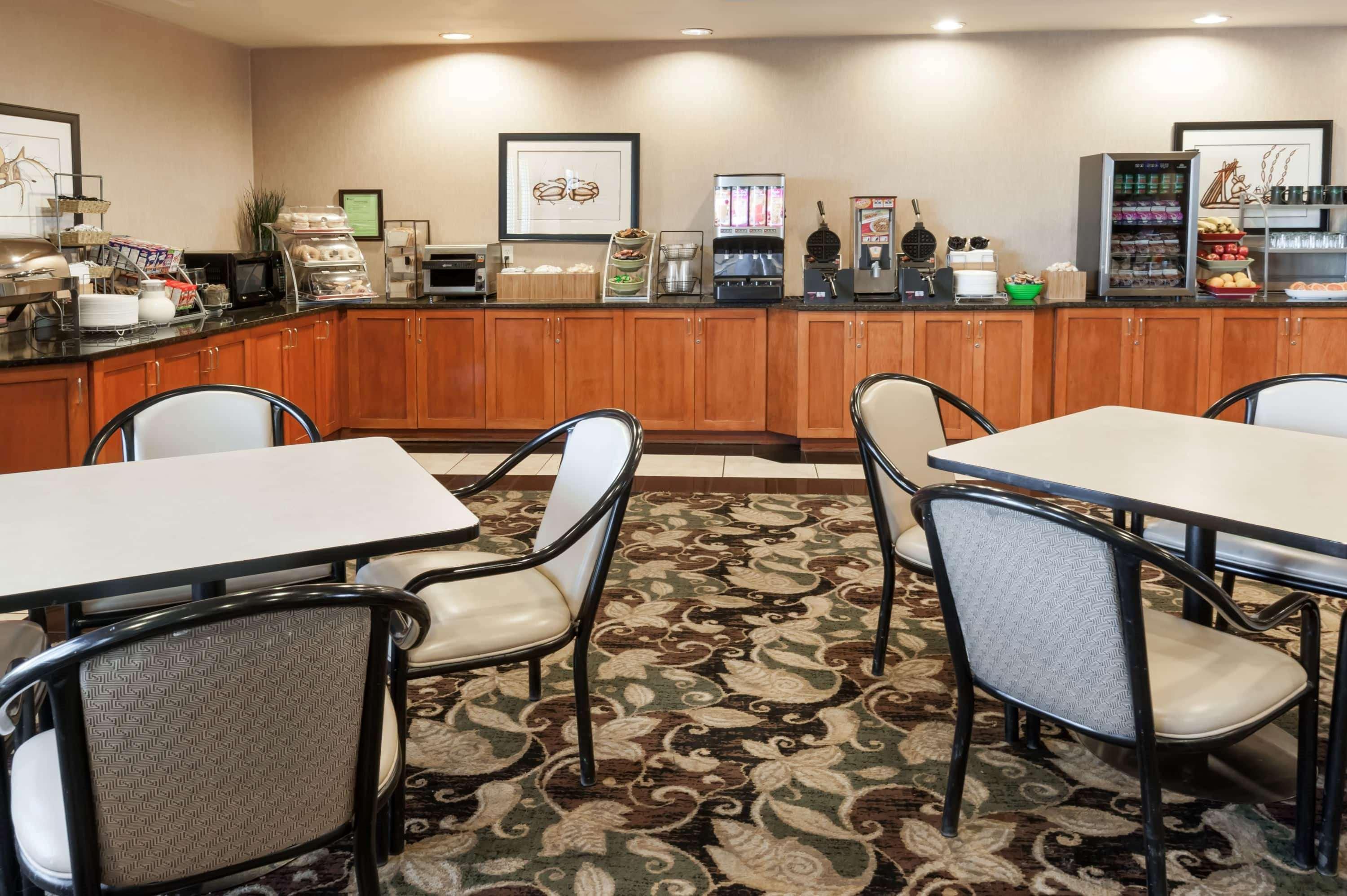 Wingate By Wyndham - Edmonton West Hotel Bagian luar foto