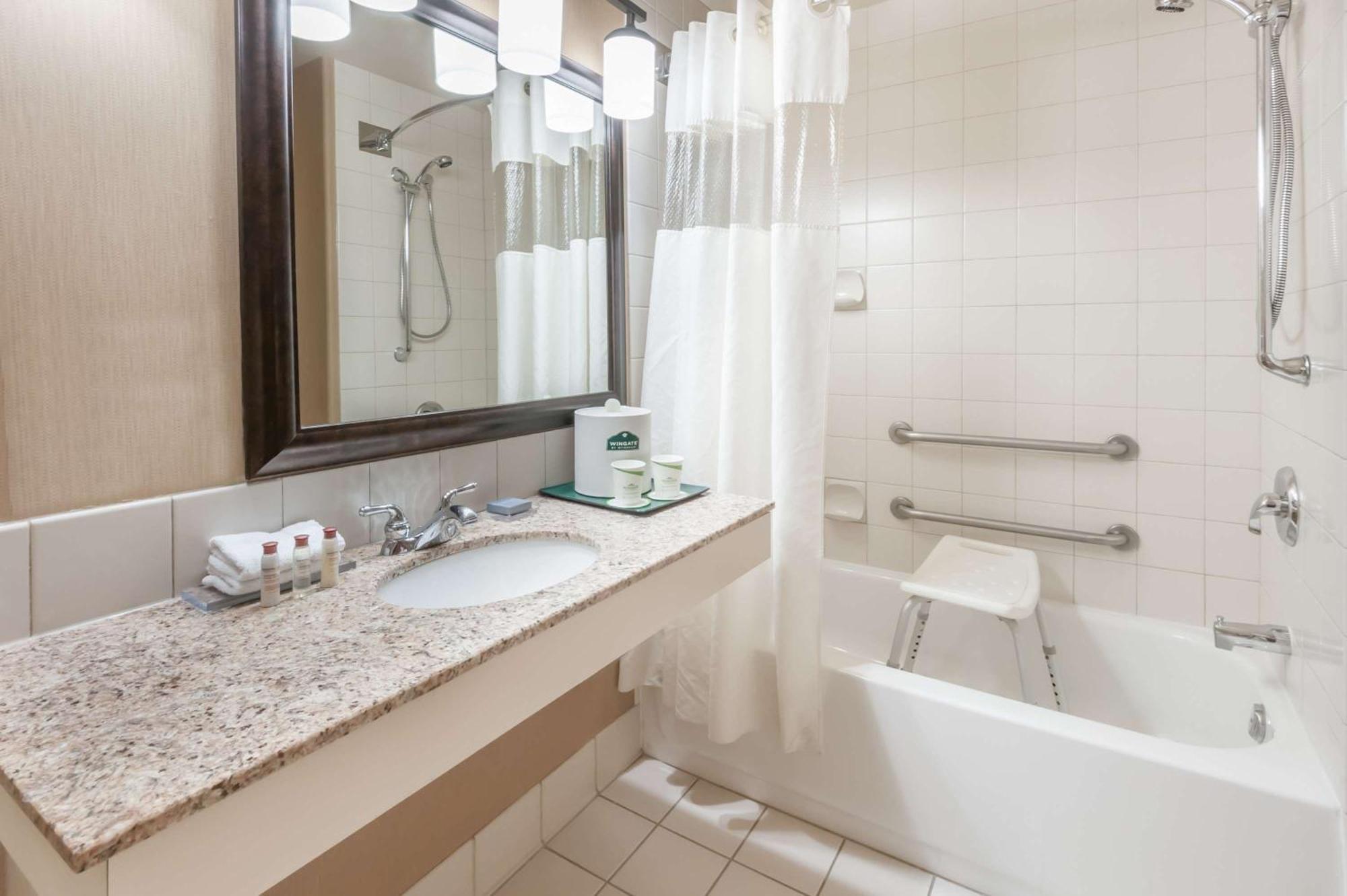 Wingate By Wyndham - Edmonton West Hotel Bagian luar foto