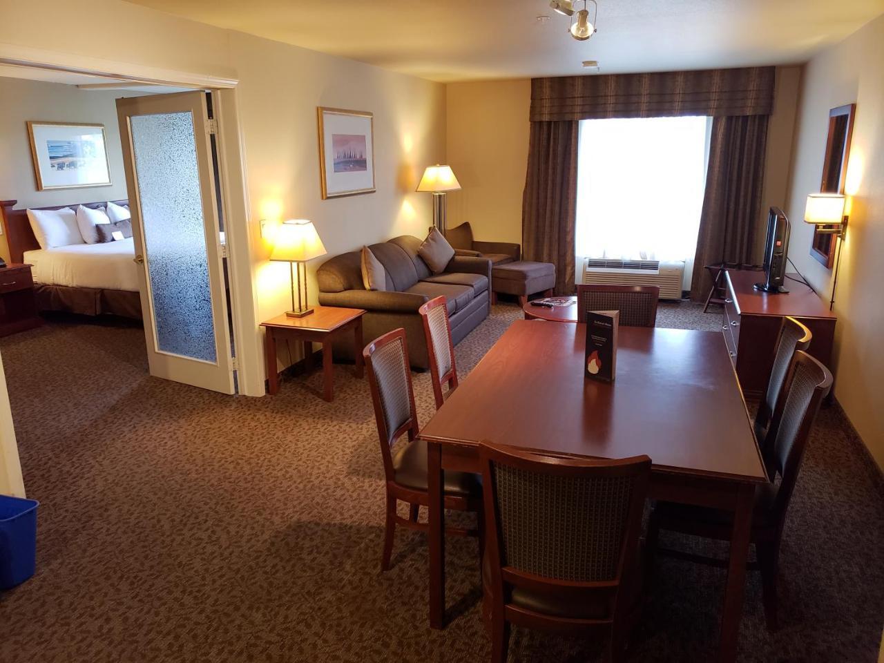 Wingate By Wyndham - Edmonton West Hotel Bagian luar foto
