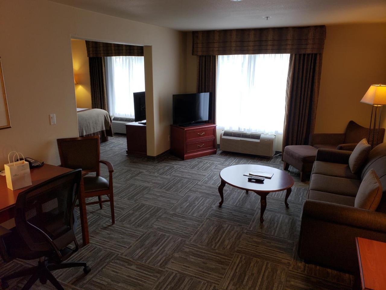Wingate By Wyndham - Edmonton West Hotel Bagian luar foto
