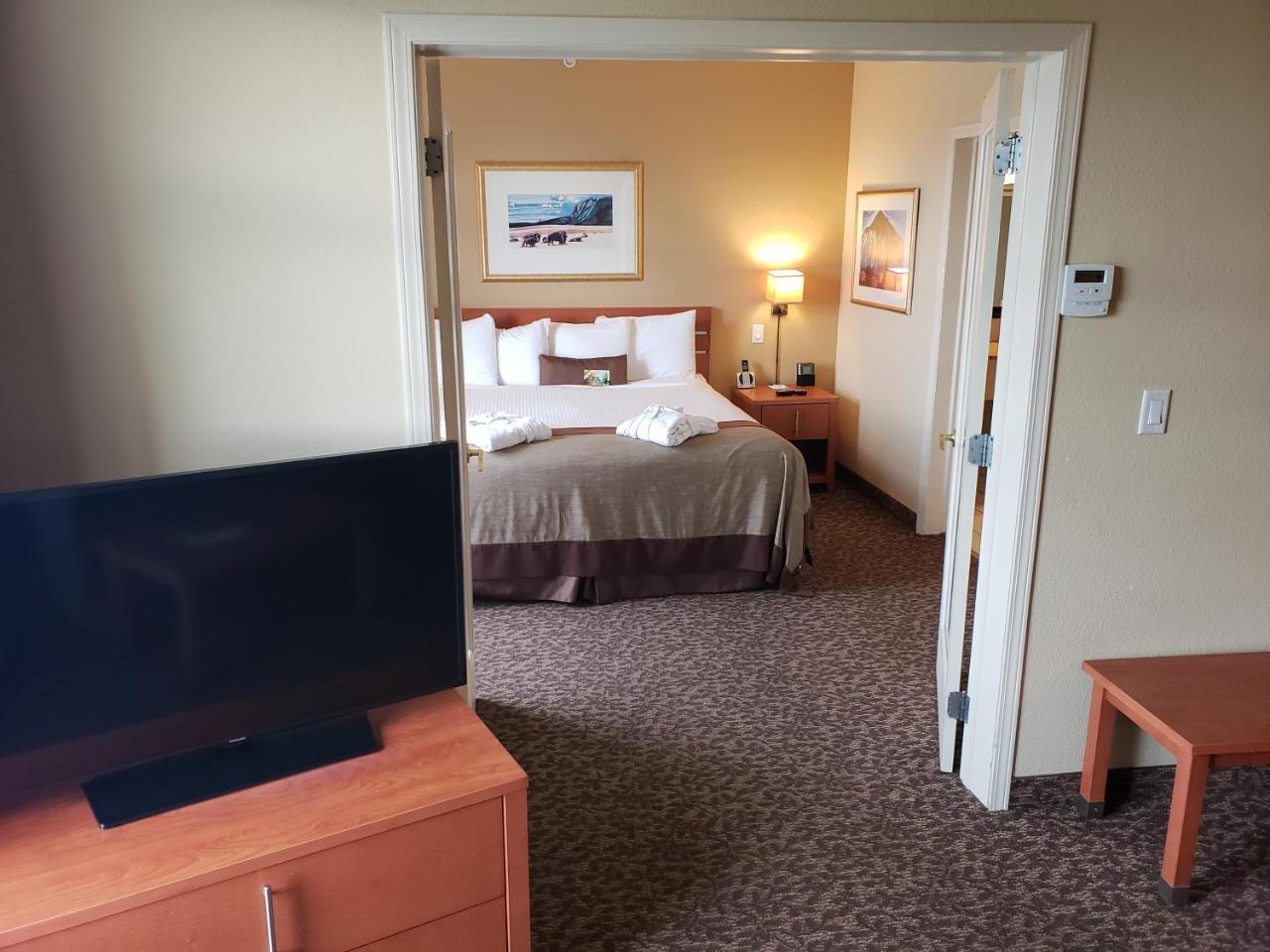 Wingate By Wyndham - Edmonton West Hotel Bagian luar foto