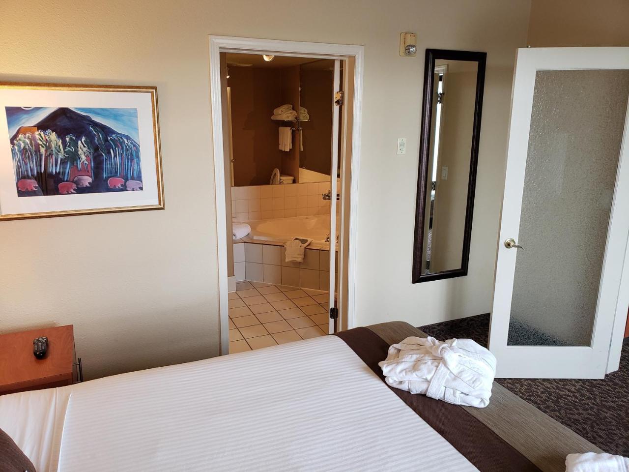 Wingate By Wyndham - Edmonton West Hotel Bagian luar foto